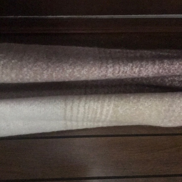 Super soft oversized scarf - Picture 3 of 3